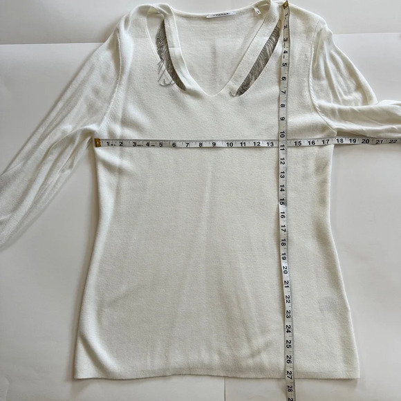 Tahari Women's Embellished
Cutout Cropped Sweatshirt Top
Ivory Large - Picture 5 of 8